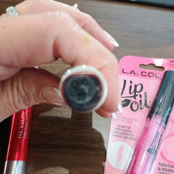 Bundle Of Lip Products. L'Oreal, And Revlon - Picture 5 of 5